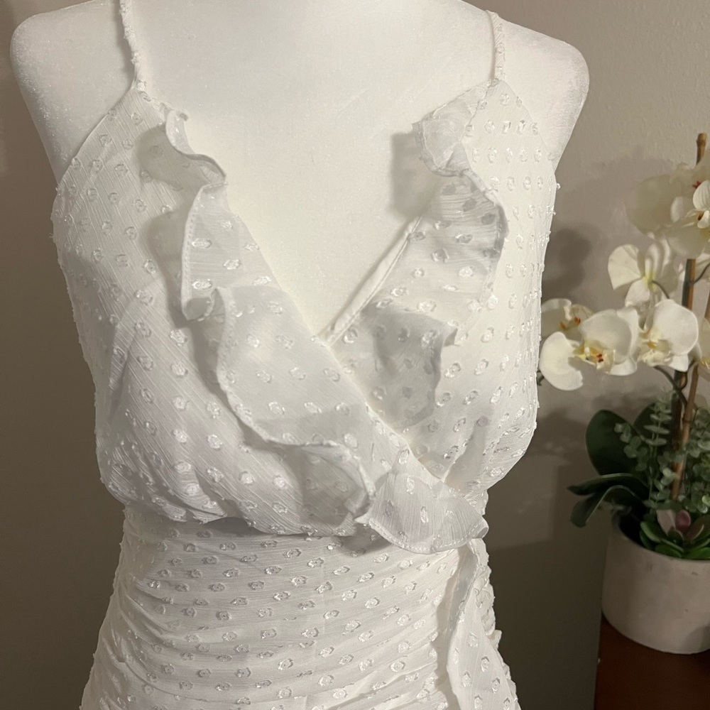 New with Tags Lulu's White Ruffled Maxi Dress XS - Picture 2 of 5